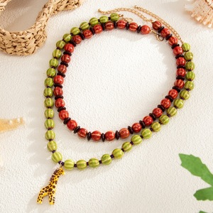 Collar de cerámica con cuentas para mujer, colgante de jirafa en capas - Product Image 4