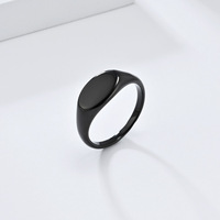 Bague chevalière ovale personnalisée en PVD délicat monogramme en or personnalisé cadeau de fête des mères en acier inoxydable pour hommes et femmes