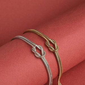 Bracelet et jonc de luxe personnalisés en acier inoxydable 316L plaqué or PVD 14k 18k pour femme, bracelet de couple - Product Image 4
