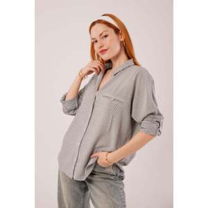 Blusas y Camisas al por Mayor para Mujer, Grises, Extra Grandes, con Detalle de Bolsillo y Rayas - Product Image 4