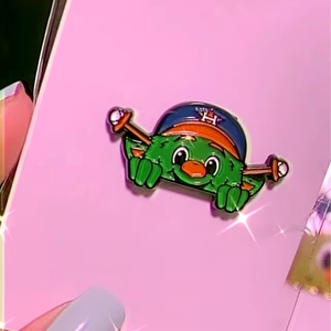 เข็มกลัดป้ายโลหะเคลือบแบบนิ่มลายการ์ตูนอะนิเมะแบบออกแบบได้ตามต้องการ - Product Image 2