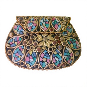 Prix de gros usine Nouveau design Pochette et sac en plastique et métal pour Noël, mariage, fiançailles, usage quotidien, taille personnalisable - Product Image 1