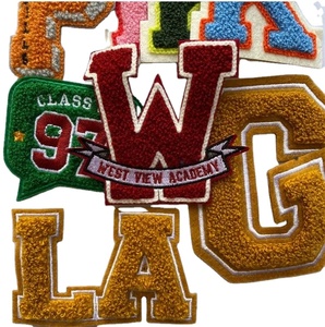 Patch brodé personnalisé de haute qualité et lettres brodées thermocollantes en tissu éponge - Product Image 2