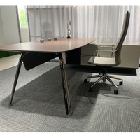 Bureau de direction de luxe en forme de L Nouveau design Poste de travail moderne avec armoire de rangement pour patron ou PDG