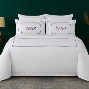 Ensemble de housse de couette Lavender Frame |   Literie en tissu doux de luxe, design élégant avec bordure en lavande - Product Image 1