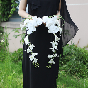 H377 Bouquet de mariée élégant en fleurs de Phalaenopsis cascade pour la cérémonie de mariage et l'enregistrement de mariage, bouquet à main - Product Image 1