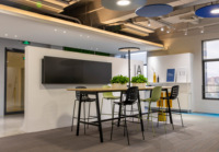 Table de bar de bureau minimaliste et durable au design moderne, en acier, avec levier ergonomique, taille personnalisable/roulettes, bureaux mobiles