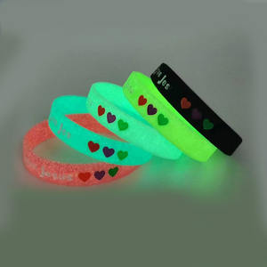 Braccialetto <span class=keywords><strong>in</strong></span> Silicone Personalizzato Luminoso al Buio Ecologico con Logo <span class=keywords><strong>in</strong></span> Rilievo per Uso Promozionale nel Basket - Product Image 5