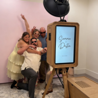 Cabina de Fotos de Madera Vintage de Doble Cara, Compatible con Cámaras DSLR, SLR y iPad con Pantalla Táctil, WiFi, Impresión Instantánea para Bodas y Fiestas