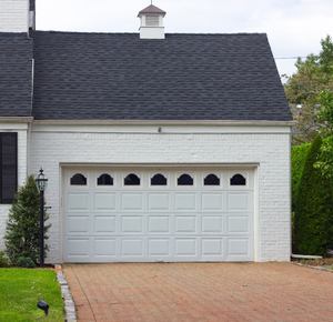 インスタイム カスタムカラー 断熱セクショナルガレージドア アルミまたはスチールパネルとスマートモーター付き モダン住宅向け - Product Image 3