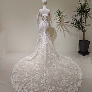 LY171 Robes de mariée sirène élégantes avec broderie en dentelle et manches - Product Image 3