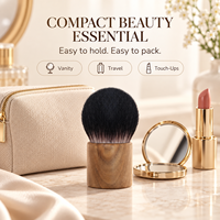 Pinceau de maquillage pour le visage en bois de noyer avec poils en fibres pour l'application du maquillage facial