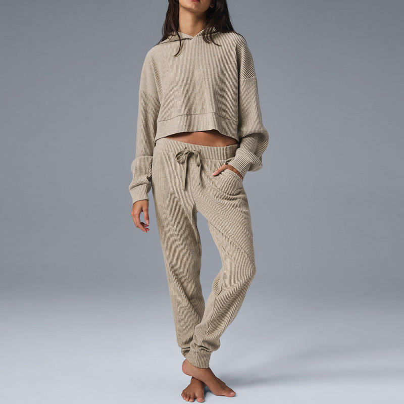 สูทสีกากี