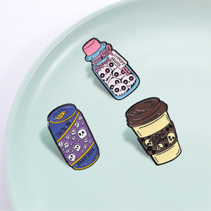 Pin de solapa de metal esmaltado de alta calidad con diseño de calavera y café, insignia personalizada, accesorio de joyería gótica al por mayor - Product Image 1