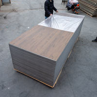 Panel de grano de madera Tablero de carbón negro Hojas de techo de bambú para cabina Hoja UV Panel de pared de PVC WPC