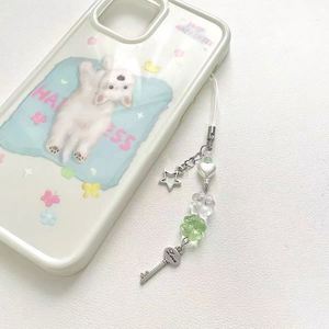 Lindos amuletos para teléfono de trébol de la suerte hechos a mano, llavero de cristal, llavero de cuentas dulce y femenino, colgantes para bolso Y2K - Product Image 5