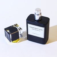 Flacon de parfum carré en verre noir vintage portable OEM personnalisé de 30 ml, 50 ml, 100 ml avec couvercle en plastique