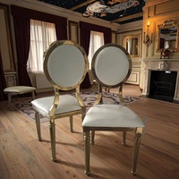 Chaise de mariage personnalisée en acier inoxydable avec cadre en dentelle et revêtement en cuir blanc pour hôtel