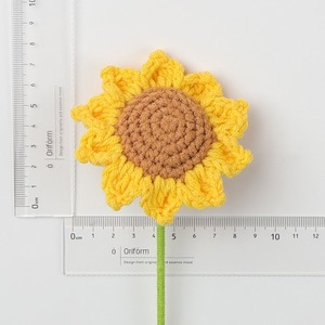 Tournesol artificiel au crochet en pot, fleurs de soleil tricotées en fil, plantes faites à la main, décoration de bureau, cadeau pour la remise des diplômes, les mariages, la fête des mères - Product Image 4