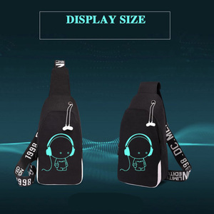 Venta al por mayor <span class=keywords><strong>de</strong></span> <span class=keywords><strong>Amazon</strong></span> hombro bolsa con puerto <span class=keywords><strong>de</strong></span> carga USB Honda bolso <span class=keywords><strong>bandolera</strong></span> luminosa imagen personalizada bolsa - Product Image 3