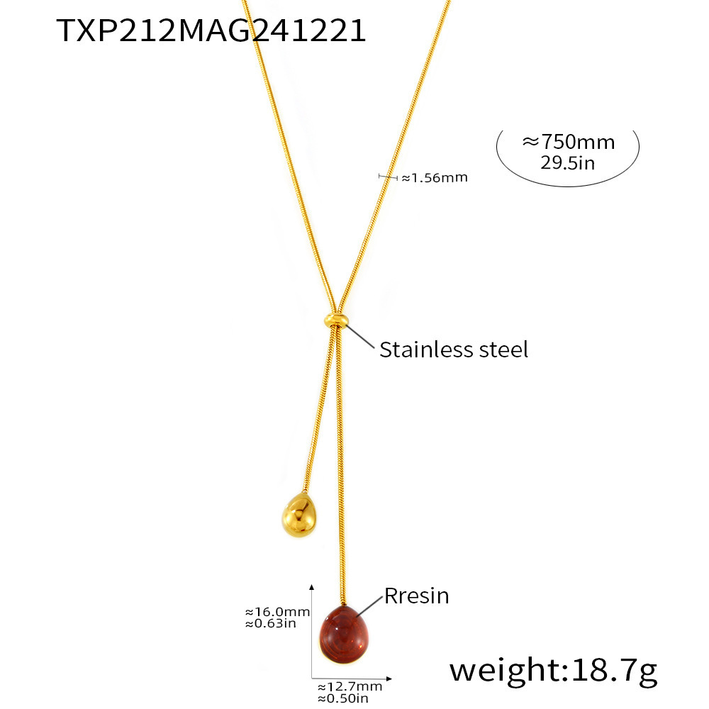 collier en résine rouge foncé