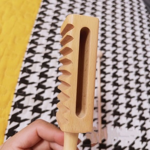 Instruments de percussion Orff en gros : Clapper carré en bois à main pour performance de trois et un quart de versets, Guiro en bois - Product Image 5