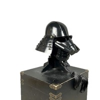 Casque en fer de samouraï noir de style japonais, période Sengoku, objet de collection tendance, pièce d'exposition pour musée, accessoire décoratif