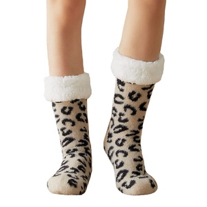 Calzini Invernali da Donna e Ragazze, Caldi e Spessi, in Tessuto Leopardato <span class=keywords><strong>con</strong></span> Fodera in <span class=keywords><strong>Pile</strong></span>, Antiscivolo per Interni - Product Image 4