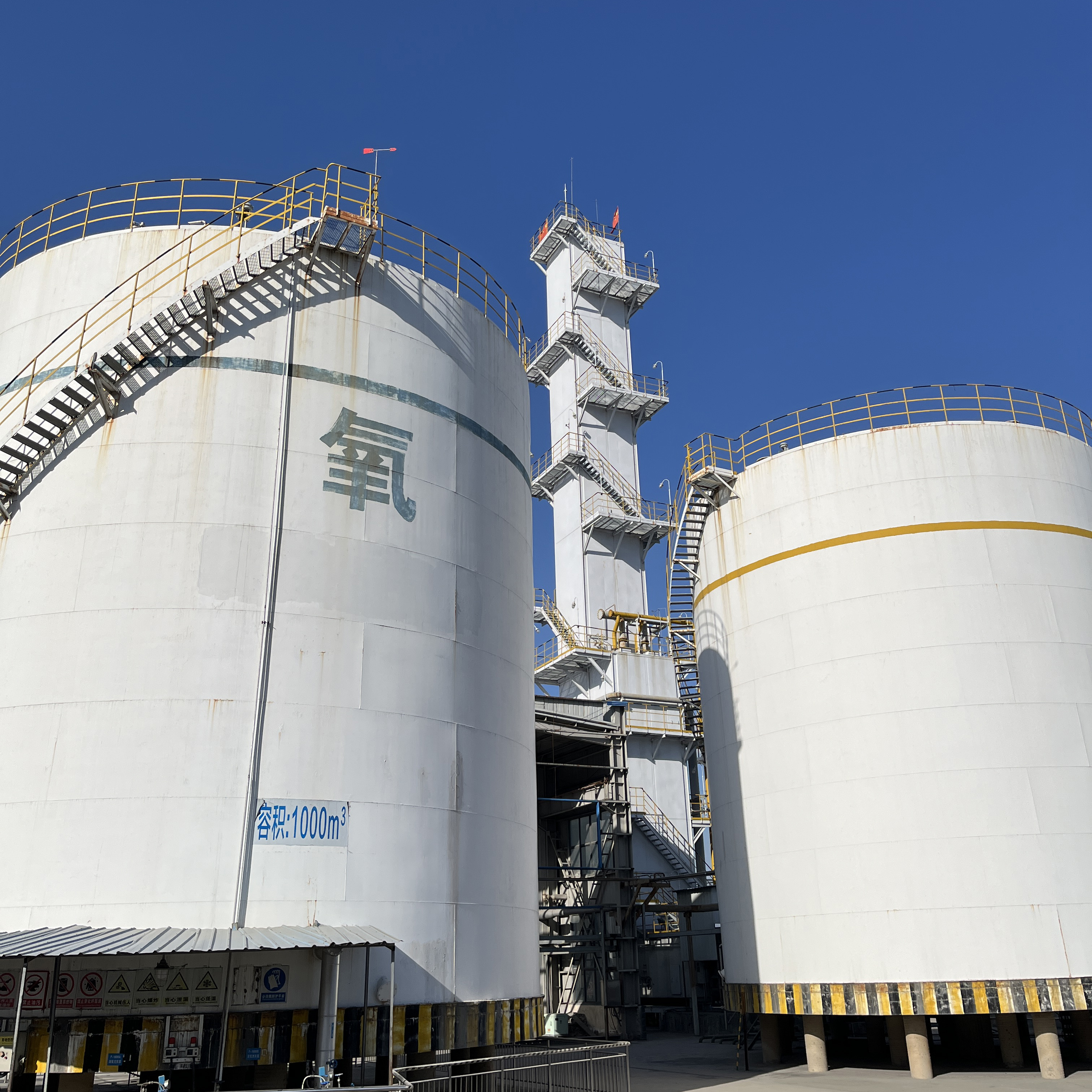 Усовершенствованное оборудование генерации газа для блоков разделения воздуха