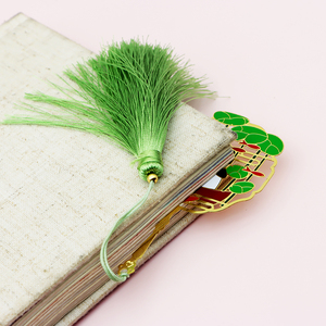 Regalo perfetto per gli amanti dei libri Design personalizzato inciso in bianco oro ottone metallo segnalibro pagina pennarelli con nappe - Product Image 4