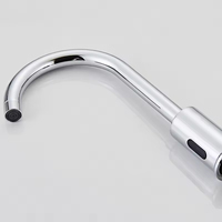 Robinet d'évier de cuisine moderne à induction intelligent et automatique chromé avec capteur de mouvement intelligent Robinets d'eau froide simples sans contact