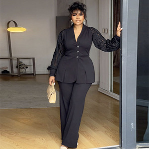 Set da <span class=keywords><strong>Donna</strong></span> Personalizzato 2025 Direttamente dalla Fabbrica, Completo in Tessuto Morbido Nero Tinta Unita, Vendita all'Ingrosso, Set con Scollo a V Profondo per Donne - Product Image 1