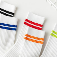 Chaussettes quotidiennes sportives blanches à la mode pour hommes Chaussettes antidérapantes à double rayure et à double aiguille pour la saison d'automne ODM