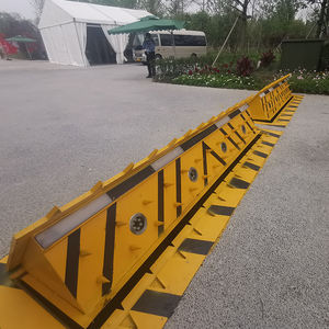 Blocco di sicurezza stradale per parcheggio idraulico retrattile con telecomando sicuro - Product Image 1