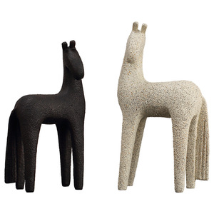 Escultura Moderna Abstracta de Caballo, Adorno Decorativo de Resina, Figura de Sobremesa para Decoración del Hogar, Oficina u Hotel, Grande en Color Beige, Pequeña en Color Oscuro - Product Image 5
