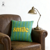 Housse de coussin brodée avec un motif de sourire - Housse de coussin rayée avec un visage heureux - Housse de coussin douce vert turquoise pour canapé