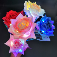 Rose LED Lumineuse Réaliste pour Influenceurs TikTok – Cadeau Décoratif pour la Saint-Valentin Qixi, Idéal pour les Stands de Rue et les Marchés Nocturnes