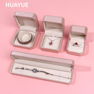 Huayue Nouvelle Conception Personnalisée Boîte à Bijoux Octogonale Rose de Luxe pour Emballage de Colliers, Bracelets et Bagues avec Logo - Product Image 4