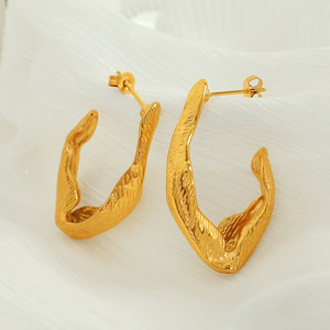 Boucles d'oreilles créoles irrégulières dorées en alliage de zinc EH308, boucles d'oreilles clous tendance - Product Image 2