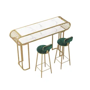 בר שולחן בית סלון מחיצת שולחן קטן דירה מרפסת ארון מרפסת חלון גבוהה שולחן וכיסא