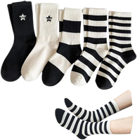 Chaussettes décontractées sportives rayées noir et blanc personnalisées pour femmes, idéales pour le quotidien, l'exercice, la détente à la maison et les cadeaux personnalisés