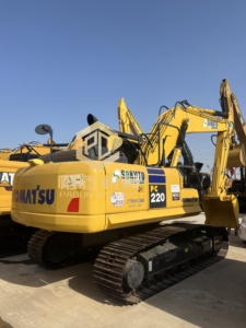 Excavatrice sur chenilles Komatsu PC220-8Mo d'occasion, capacité de la benne de 1,03 m³, poids de travail de 22 tonnes, haute qualité, très demandée - Product Image 1