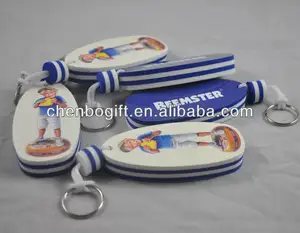 Chaveiro flutuante personalizado em forma de barco à vela em forma de desenho de espuma PU para presente, impressão offset ou serigrafia