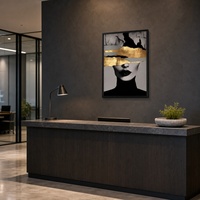Tableau mural de luxe encadré Visage d'homme abstrait Noir Or Gris Cadre en aluminium noir Décoration Salon Chambre Appartement parisien