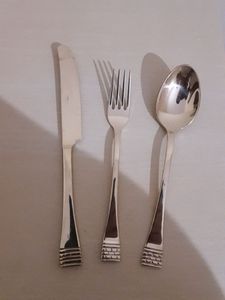 Juego de Cubiertos de Latón Plateado, Tenedor, Cuchara, Cuchillo, Mango Largo, Acabado Espejo, Cubertería para Fiestas y Bodas - Product Image 4