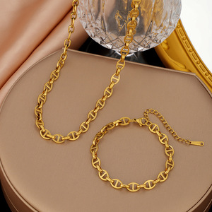 En gros, Ensembles de bijoux de mode pour femmes en acier inoxydable plaqué or 18 carats, comprenant colliers ras-du-cou et bracelets à maillons épais style « nez de cochon » - Product Image 1