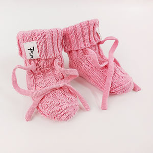 Pinuotu Chaussons pour nouveau-né en tricot épais torsadé avec lien, accessoires de luxe pour bébé, vente en gros, bottes personnalisées - Product Image 4