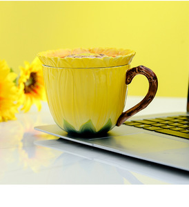 Taza de Cerámica Pintada a Mano con Diseño de Girasol, con Tapa, Gran Capacidad, Ideal para Café o Té, Regalo Perfecto para las Fiestas - Product Image 3