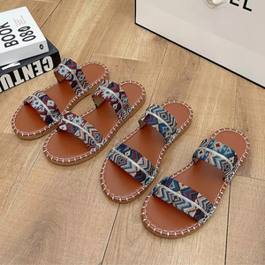 Nouvelles sandales plates bohèmes d'été 2026 pour femmes, grandes tailles 43, chaussures de plage antidérapantes avec éléments de mode tendance - Product Image 1