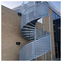 Escalier hélicoïdal personnalisé Prima, structure en acier gainant d'espace avec marches en chêne pour la rénovation intérieure de villa duplex